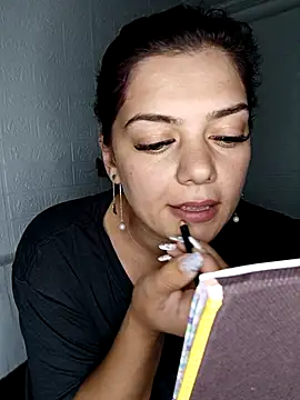 Snapshot of LadyNora chatting on 11.05.25 LadyNora online show from 11.05.25