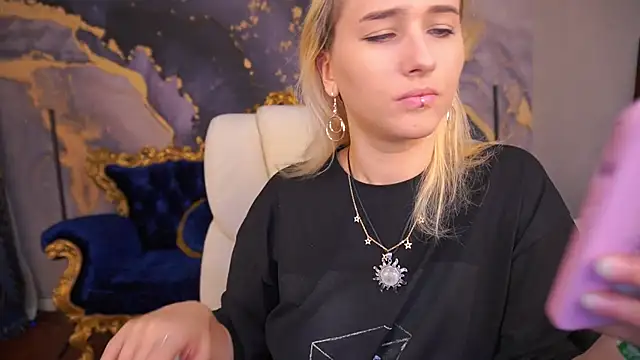 LilElfie online show from 09.09.25