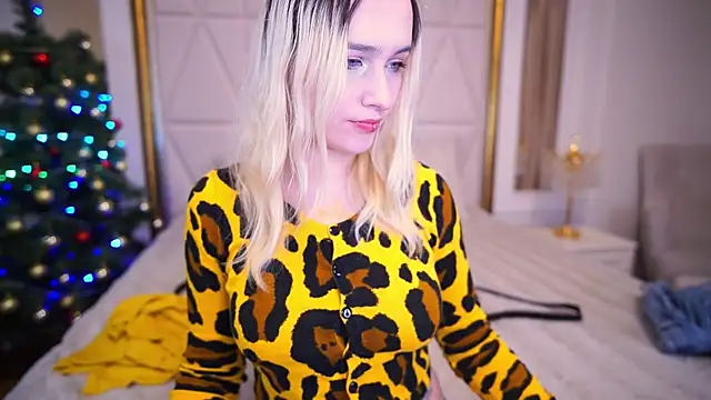 LilElfie online show from 12.22.25