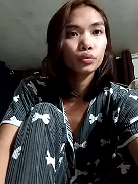 Snapshot of its_baby_tira chatting on 12.16.25 its baby tira online show from 12.16.25