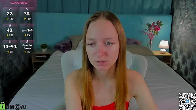 Snapshot of Mia_E1fie chatting on 10.10.25 Mia E1fie online show from 10.10.25