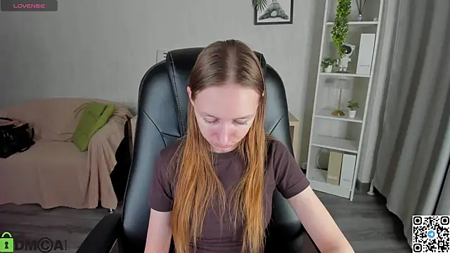 Snapshot of Mia_E1fie chatting on 11.04.25 Mia E1fie online show from 11.04.25