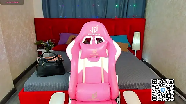 Mia E1fie online show from 02.08.26