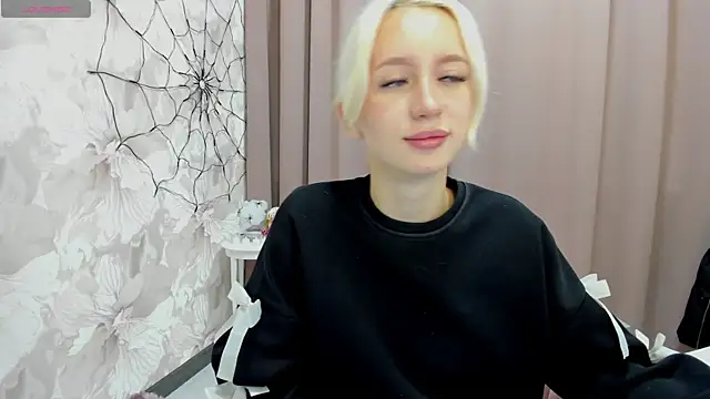 cute luucy online show from 11.04.25