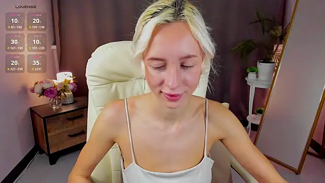 Snapshot of cute_luucy chatting on 02.03.26 cute luucy online show from 02.03.26