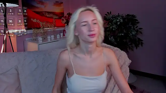 Snapshot of cute_luucy chatting on 02.05.26 cute luucy online show from 02.05.26