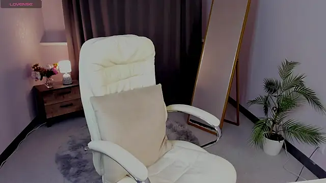 Snapshot of cute_luucy chatting on 02.26.26 cute luucy online show from 02.26.26