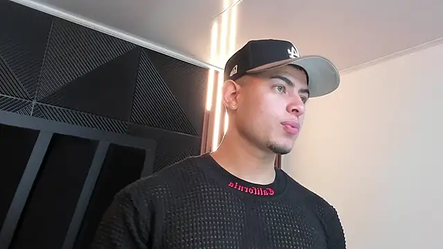 marco garciia  online show from 10.02.25