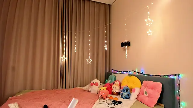 Snapshot of haerinn chatting on 11.21.25 haerinn online show from 11.21.25