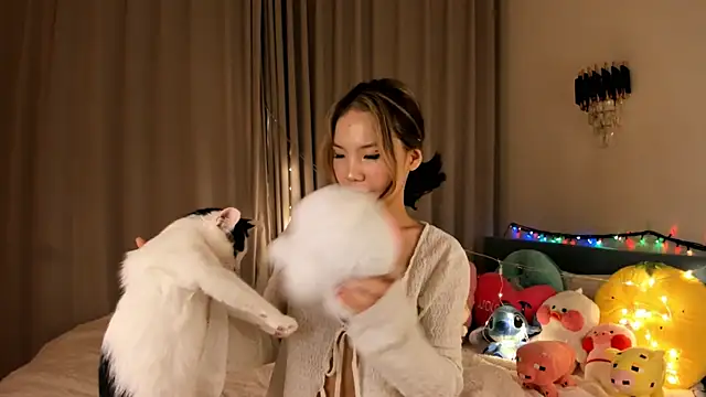 Snapshot of haerinn chatting on 11.22.25 haerinn online show from 11.22.25