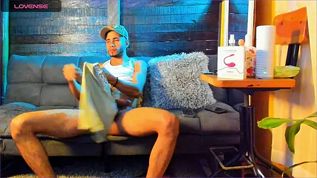 Snapshot of Alex_bigcock11_ chatting on 09.21.25 Alex bigcock11 online show from 09.21.25