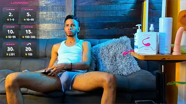 Snapshot of Alex_bigcock11_ chatting on 09.22.25 Alex bigcock11 online show from 09.22.25