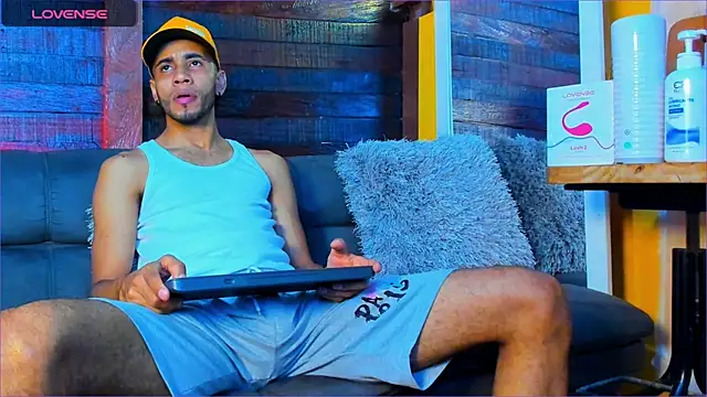 Snapshot of Alex_bigcock11_ chatting on 10.03.25 Alex bigcock11 online show from 10.03.25