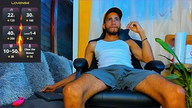 Snapshot of Alex_bigcock11_ chatting on 10.15.25 Alex bigcock11 online show from 10.15.25