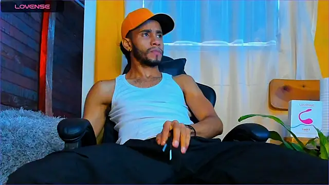 Snapshot of Alex_bigcock11_ chatting on 10.18.25 Alex bigcock11 online show from 10.18.25