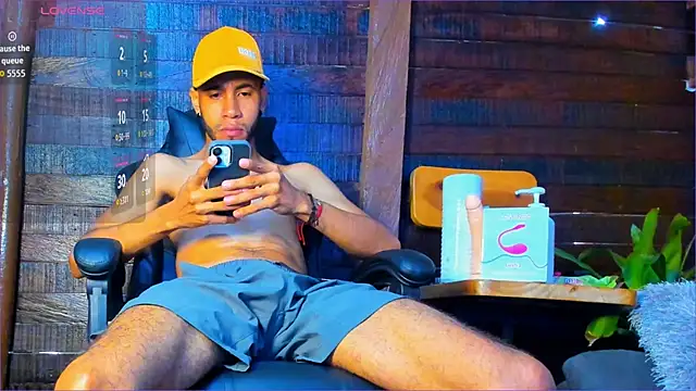 Snapshot of Alex_bigcock11_ chatting on 11.13.25 Alex bigcock11 online show from 11.13.25