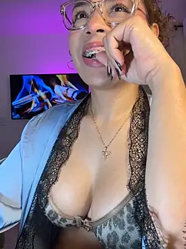 megansan  online show from 10.10.25