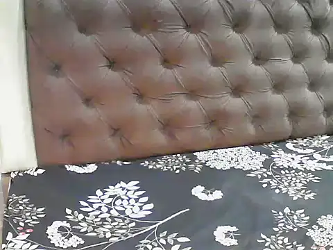 Snapshot of elize__ chatting on 10.07.25 elize online show from 10.07.25