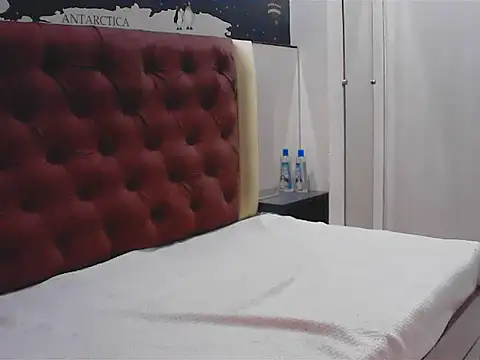 Snapshot of elize__ chatting on 11.20.25 elize online show from 11.20.25