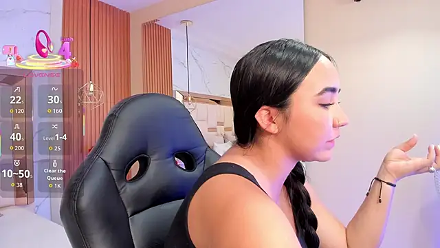 Snapshot of julieta_rosee chatting on 10.27.25 julieta rosee online show from 10.27.25