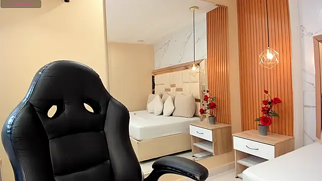 Snapshot of julieta_rosee chatting on 11.28.25 julieta rosee online show from 11.28.25