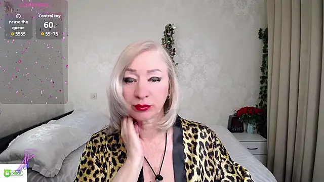 Snapshot of hunters_woman chatting on 05.11.26 hunters woman online show from 05.11.26