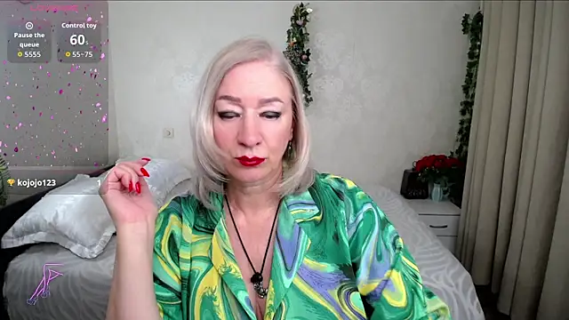 Snapshot of hunters_woman chatting on 05.31.26 hunters woman online show from 05.31.26
