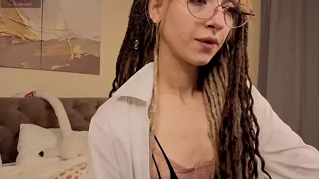 Snapshot of Ameli_Shell chatting on 11.28.25 Ameli Shell online show from 11.28.25