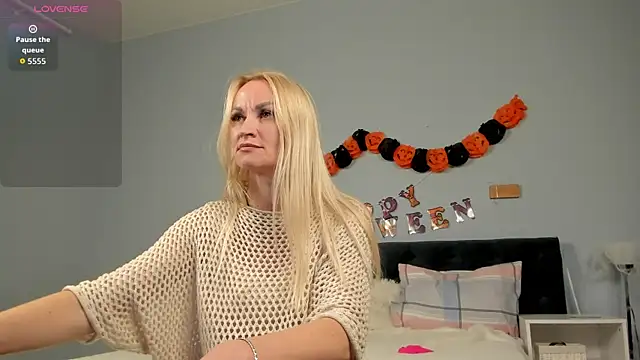 KiraSun online show from 10.30.25