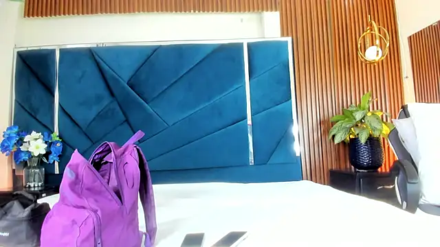 Dulce Pettit online show from 09.24.25