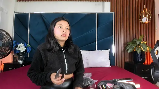 Dulce Pettit online show from 09.25.25