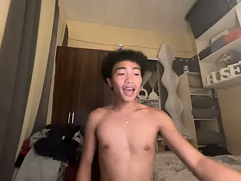 Snapshot of yourhotpinoy chatting on 04.08.26 yourhotpinoy online show from 04.08.26