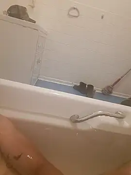 Snapshot of bevvvvv chatting on 02.13.26 bevvvvv online show from 02.13.26