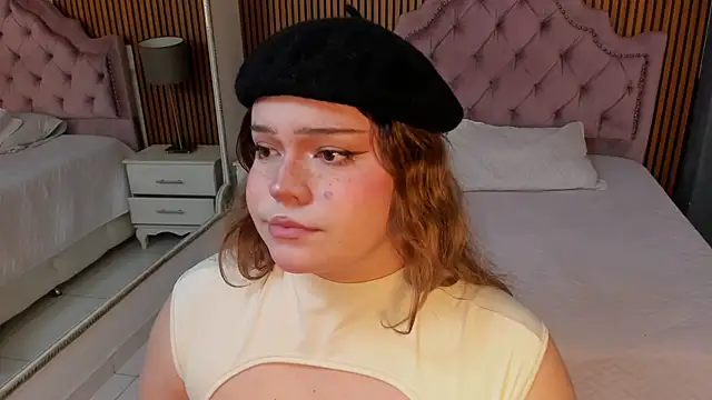 Snapshot of Maxxxine1 chatting on 09.23.25 Maxxxine1 online show from 09.23.25