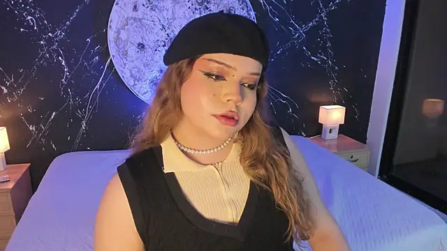 Snapshot of Maxxxine1 chatting on 10.04.25 Maxxxine1 online show from 10.04.25