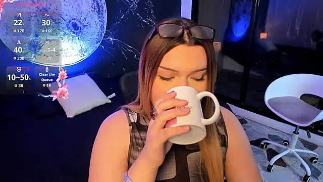 Snapshot of Maxxxine1 chatting on 10.07.25 Maxxxine1 online show from 10.07.25