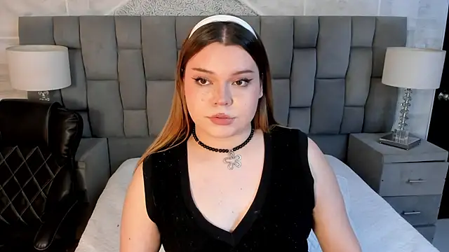 Snapshot of Maxxxine1 chatting on 10.27.25 Maxxxine1 online show from 10.27.25