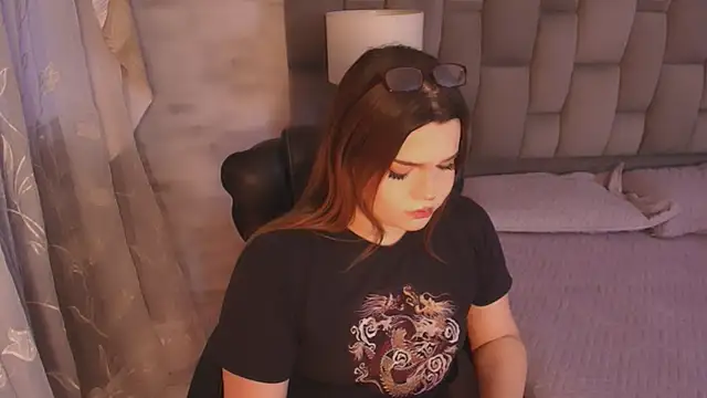 Snapshot of Maxxxine1 chatting on 11.06.25 Maxxxine1 online show from 11.06.25