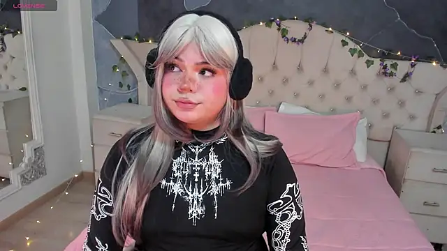 Snapshot of Maxxxine1 chatting on 04.05.26 Maxxxine1 online show from 04.05.26