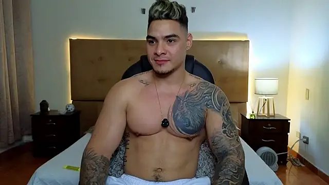 Snapshot of Steven_Velez chatting on 09.13.25 Steven Velez online show from 09.13.25