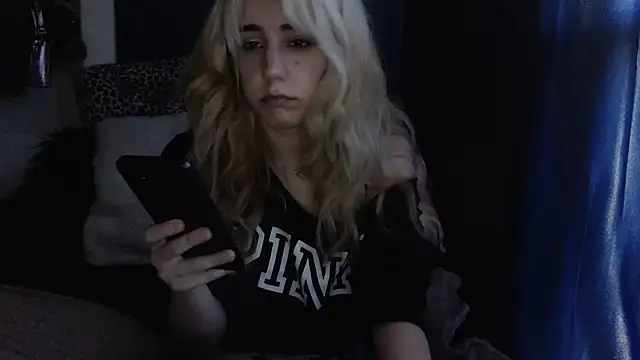 Snapshot of RubySmoke chatting on 09.14.25 RubySmoke online show from 09.14.25