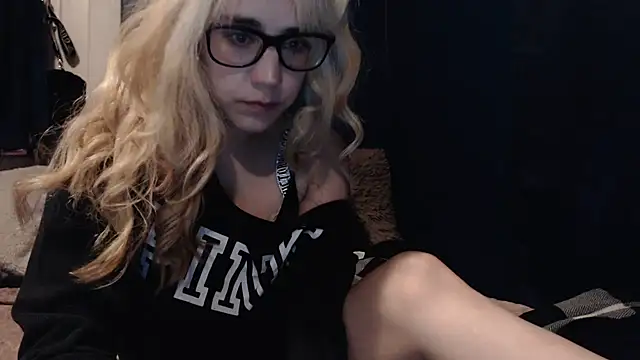 Snapshot of RubySmoke chatting on 09.24.25 RubySmoke online show from 09.24.25