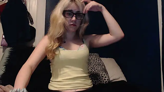 Snapshot of RubySmoke chatting on 09.27.25 RubySmoke online show from 09.27.25