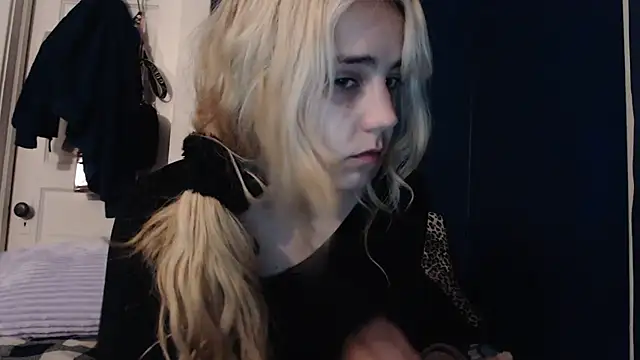 Snapshot of RubySmoke chatting on 10.04.25 RubySmoke online show from 10.04.25