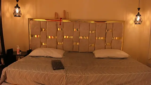 anita toro  online show from 09.20.25