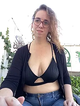 Snapshot of sweetsocalgirl chatting on 09.15.25 sweetsocalgirl online show from 09.15.25