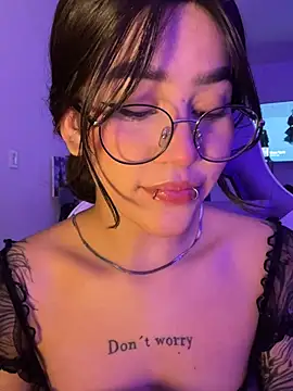 Snapshot of Liz_rogers_x chatting on 03.10.26 Liz rogers x online show from 03.10.26