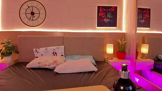 Snapshot of Meloddy_Rose chatting on 11.16.25 Meloddy Rose online show from 11.16.25