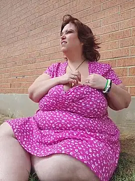 Snapshot of g0lden_are0las89 chatting on 09.23.25 g0lden are0las89 online show from 09.23.25