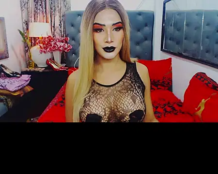 Snapshot of Mistress4fun chatting on 06.30.26 Mistress4fun online show from 06.30.26